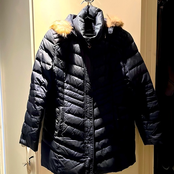 Navy puffer w faux fur - Picture 1 of 5